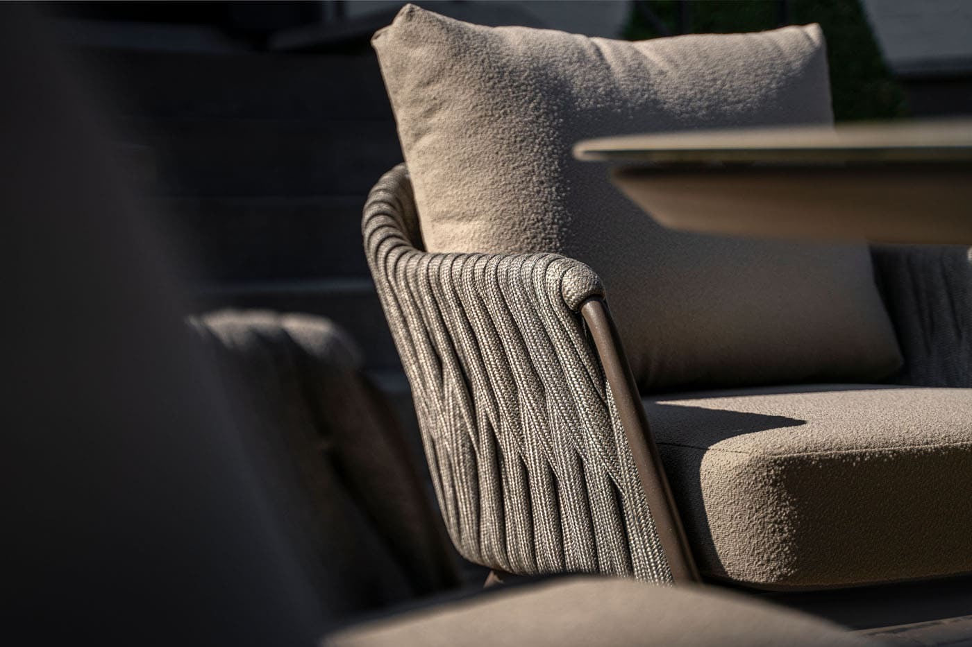 4 Seasons Outdoor Cannes lage eettafel stoelen + Sarah lage eettafel 130 cm